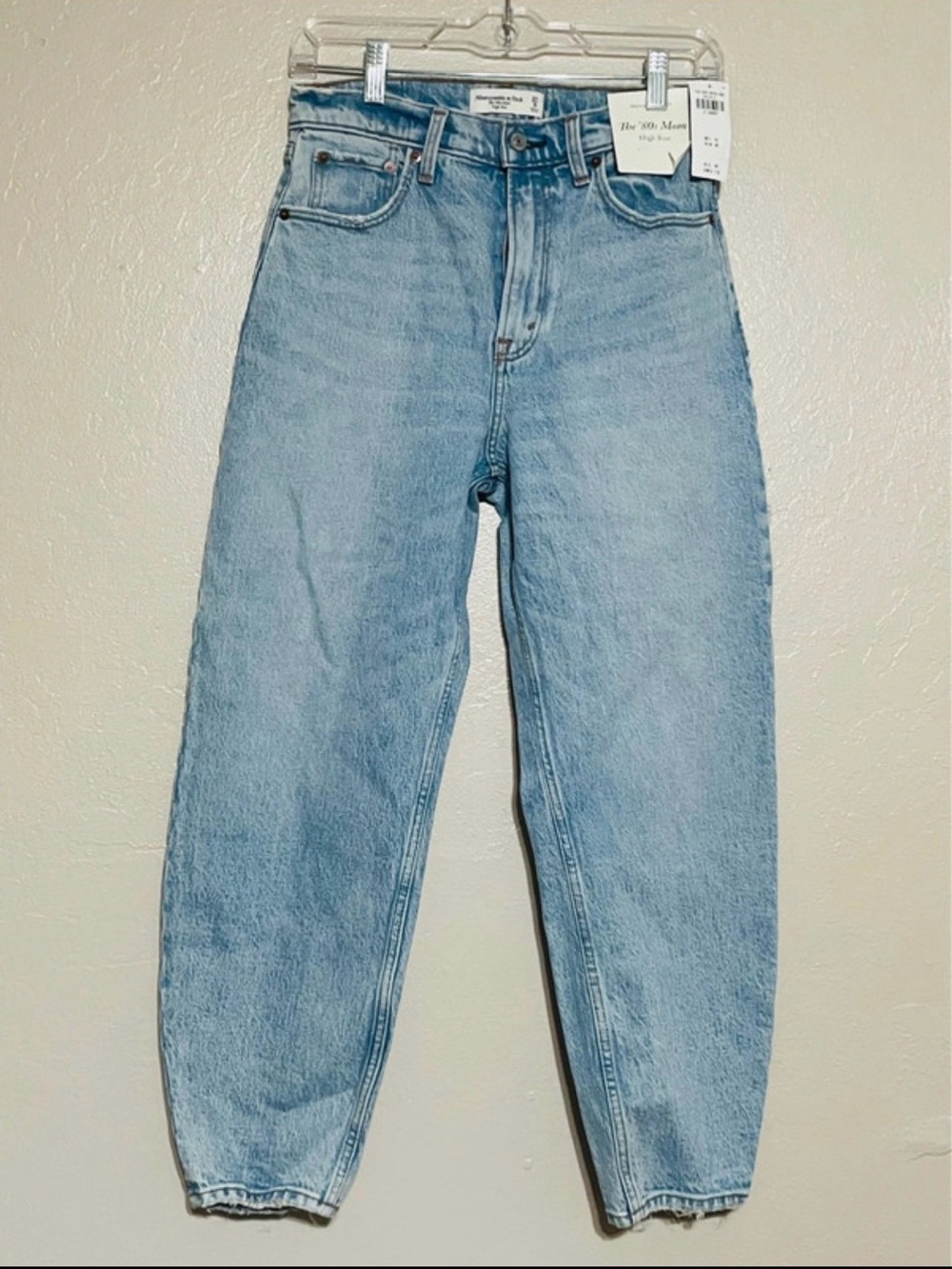 Abercrombie & Fitch Light Blue The 80s Mom High Rise Jeans Size 27 / 4s, 25”in